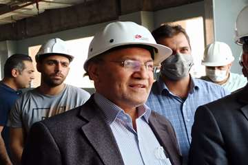 رئیس دانشگاه علوم پزشکی دزفول اظهار داشت: حضور نماینده نهاد ریاست جمهوری در بیمارستان یازهرا(س) منشاء برکت است.