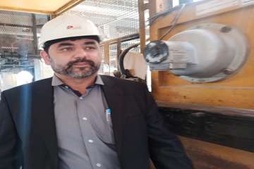 رئیس دانشگاه علوم پزشکی دزفول اظهار داشت: حضور نماینده نهاد ریاست جمهوری در بیمارستان یازهرا(س) منشاء برکت است.